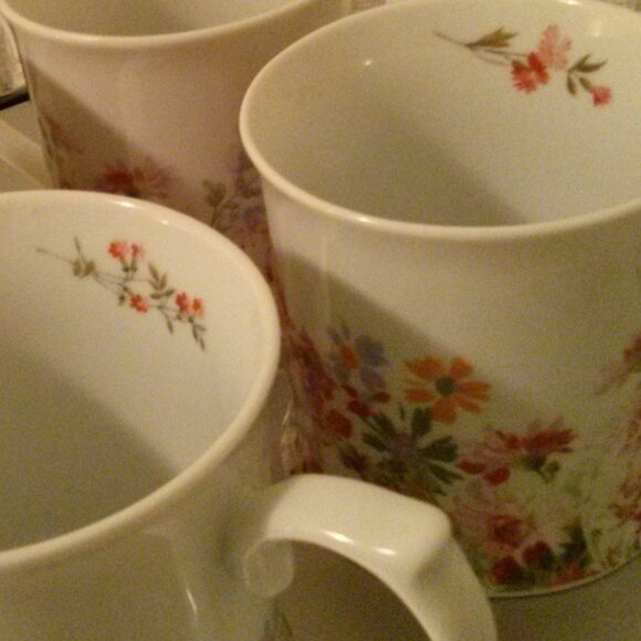 R Table by Rosanna, Set of 4 Cups, Floral Design - Picture 4 of 5